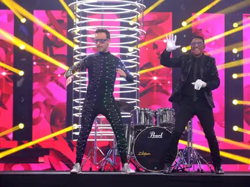 Un duelo de baile ‘eLEDtrico’ entre Àngel Llàcer y Canco Rodríguez Un duelo de baile ‘eLEDtrico’ entre Àngel Llàcer y Canco Rodríguez