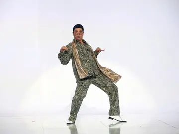 Imposible no llorar de la risa con Arturo Valls y el pegadizo ‘PPAP’ de Pikotaro Imposible no llorar de la risa con Arturo Valls y el pegadizo ‘PPAP’ de Pikotaro