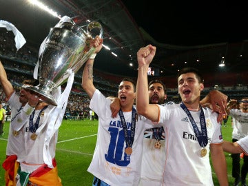 Los jugadores del Real Madrid celebran la consecución de la décima Champions League