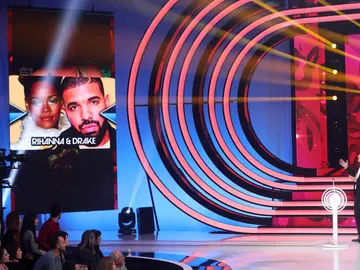 Disfrutaremos una sensual imitación de Beatriz Luengo y Yotuel Romero como Rihanna y Drake Disfrutaremos una sensual imitación de Beatriz Luengo y Yotuel Romero como Rihanna y Drake