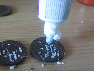 Las galletas oreo con pasta de dientes Las galletas oreo con pasta de dientes