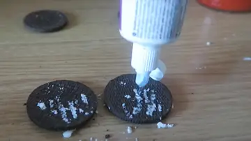 Las galletas oreo con pasta de dientes Las galletas oreo con pasta de dientes