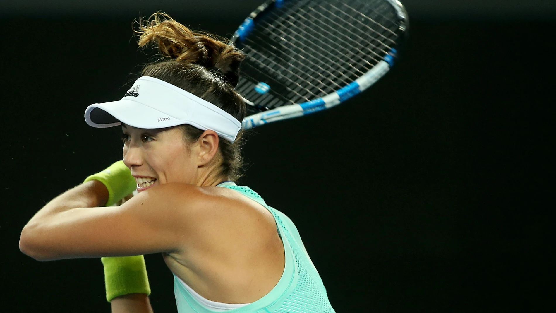 Garbiñe Muguruza golpea de revés una bola Garbiñe Muguruza golpea de revés una bola