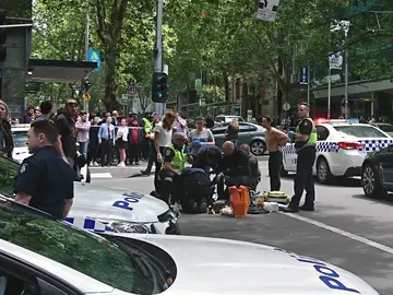 La Policía y servicios de emergencias en el lugar del atropello masivo en Melbourne La Policía y servicios de emergencias en el lugar del atropello masivo en Melbourne