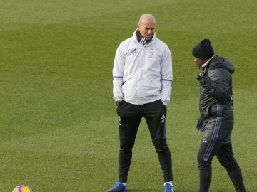 Zinedine Zidane, durante el entrenamiento del Real Madrid