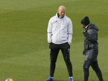Zinedine Zidane, durante el entrenamiento del Real Madrid Zinedine Zidane, durante el entrenamiento del Real Madrid