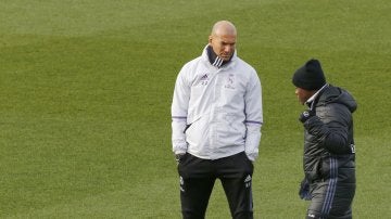 Zinedine Zidane, durante el entrenamiento del Real Madrid