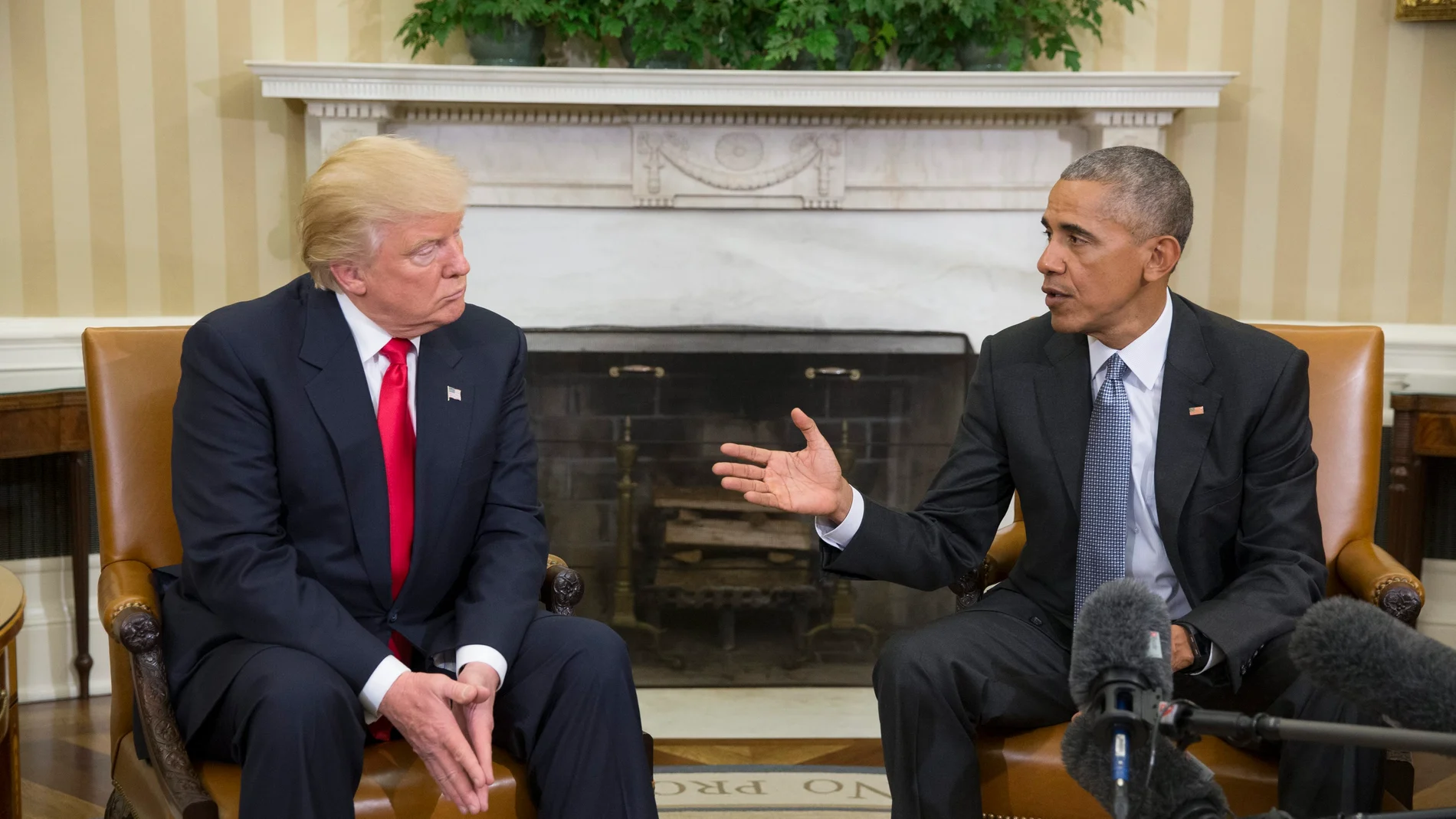 Barack Obama y Donald Trump se dirigen a los medios durante su encuentro Barack Obama y Donald Trump se dirigen a los medios durante su encuentro