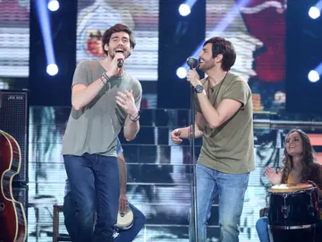 David Guapo enamora a ‘Sofía’ junto a Álvaro Soler David Guapo enamora a ‘Sofía’ junto a Álvaro Soler