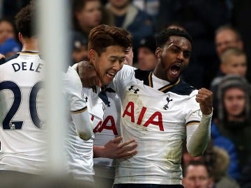 Son celebrando el gol frente al City