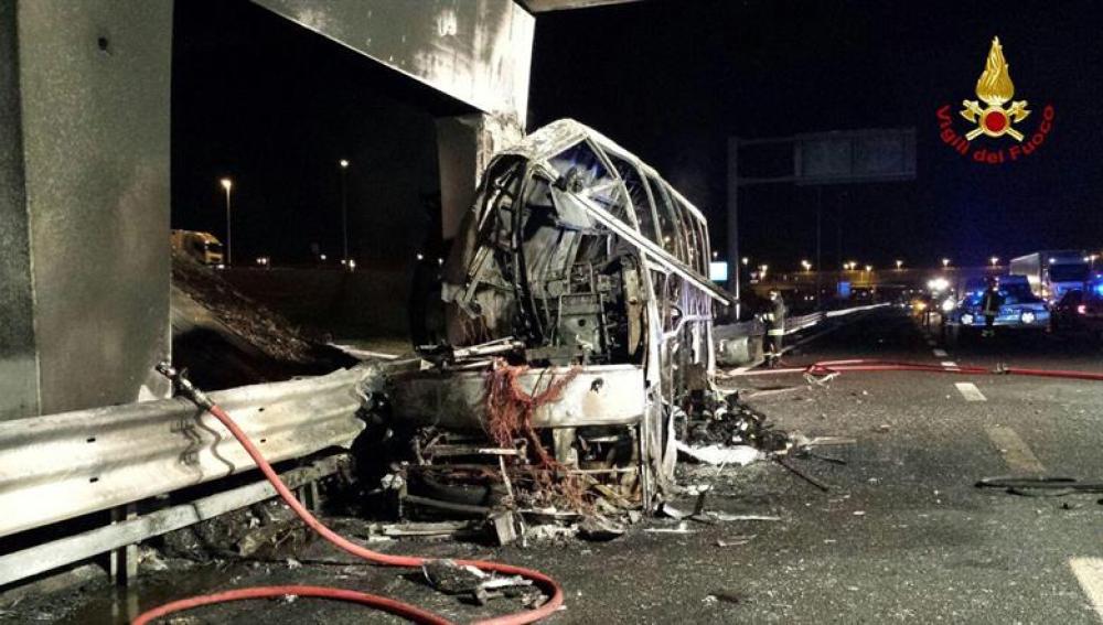 Así ha quedado el autobús tras incendiarse