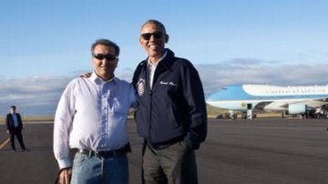 Barack Obama junto a su fotógrafo Pete Souza