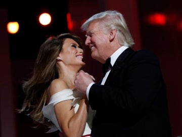 Melania Trum crea el vestido que lució en el baile presidencial junto a su marido Donald Trump