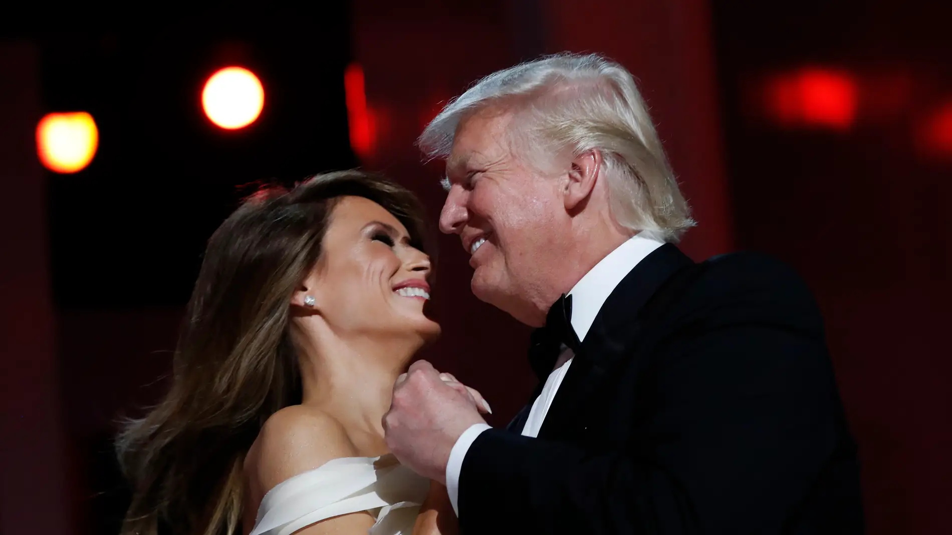 Melania Trum crea el vestido que lució en el baile presidencial junto a su marido Donald Trump