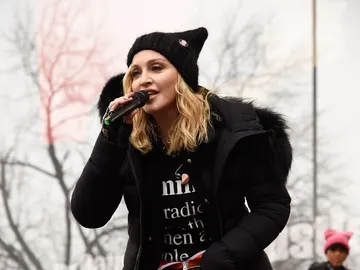 Madonna durante su actuación en la Marcha de las Mujeres contra Trump Madonna durante su actuación en la Marcha de las Mujeres contra Trump