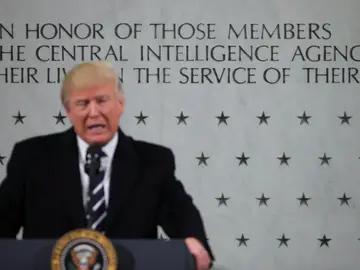 Donald Trump, en una rueda de prensa desde la CIA Donald Trump, en una rueda de prensa desde la CIA