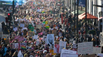 Miles de mujeres se manifiestan contra Trump en todo el mundo horas antes de la gran marcha en Washington