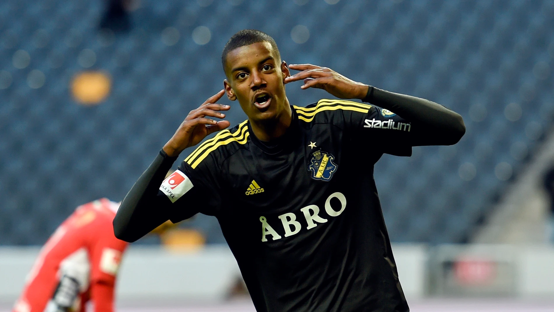 Alexander Isak, durante un partido con el AIK Alexander Isak, durante un partido con el AIK