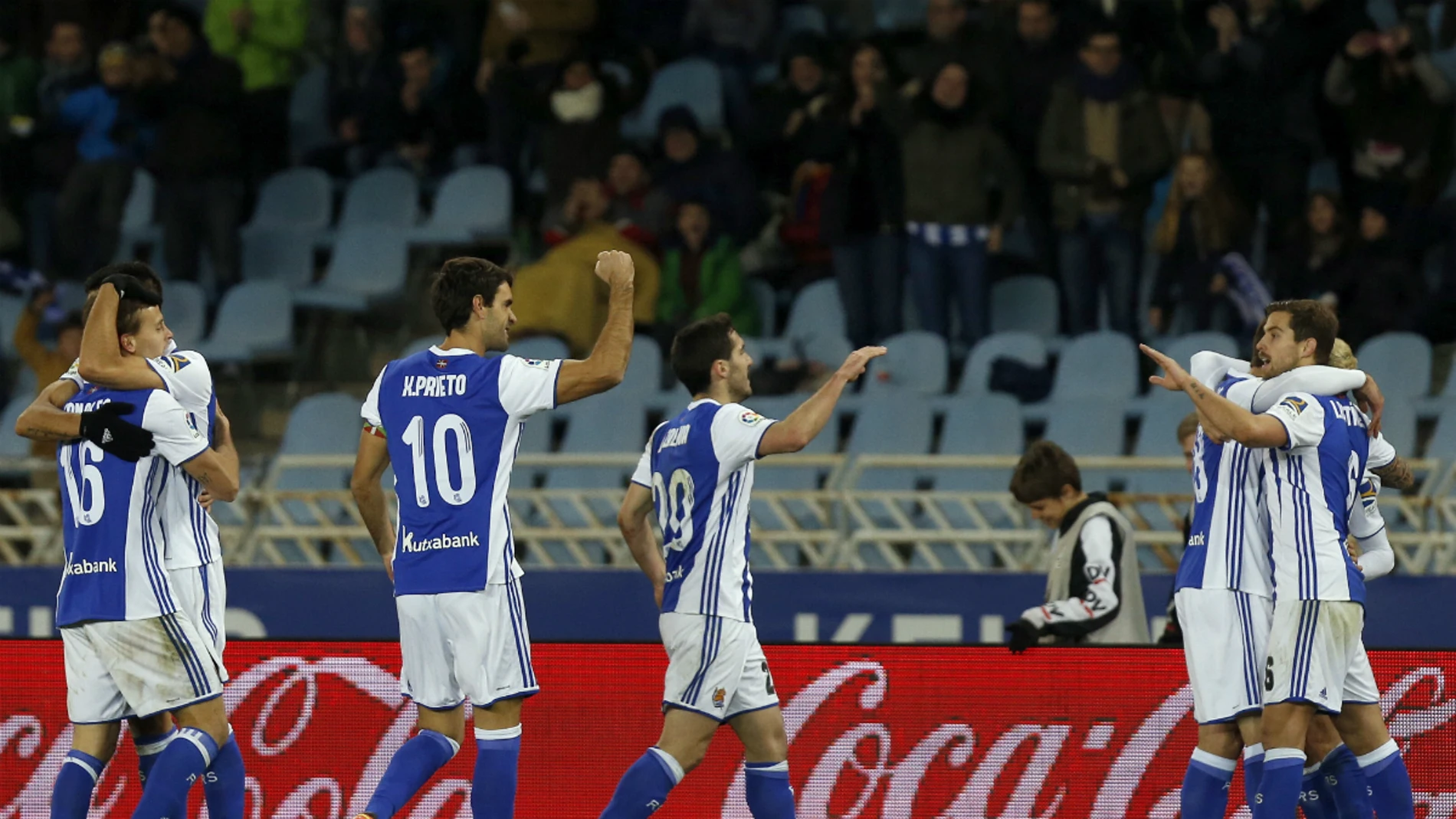 Juanmi celebra un gol con la Real Juanmi celebra un gol con la Real