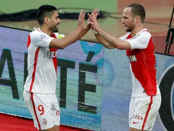 Germain celebrando su gol con Falcao Germain celebrando su gol con Falcao