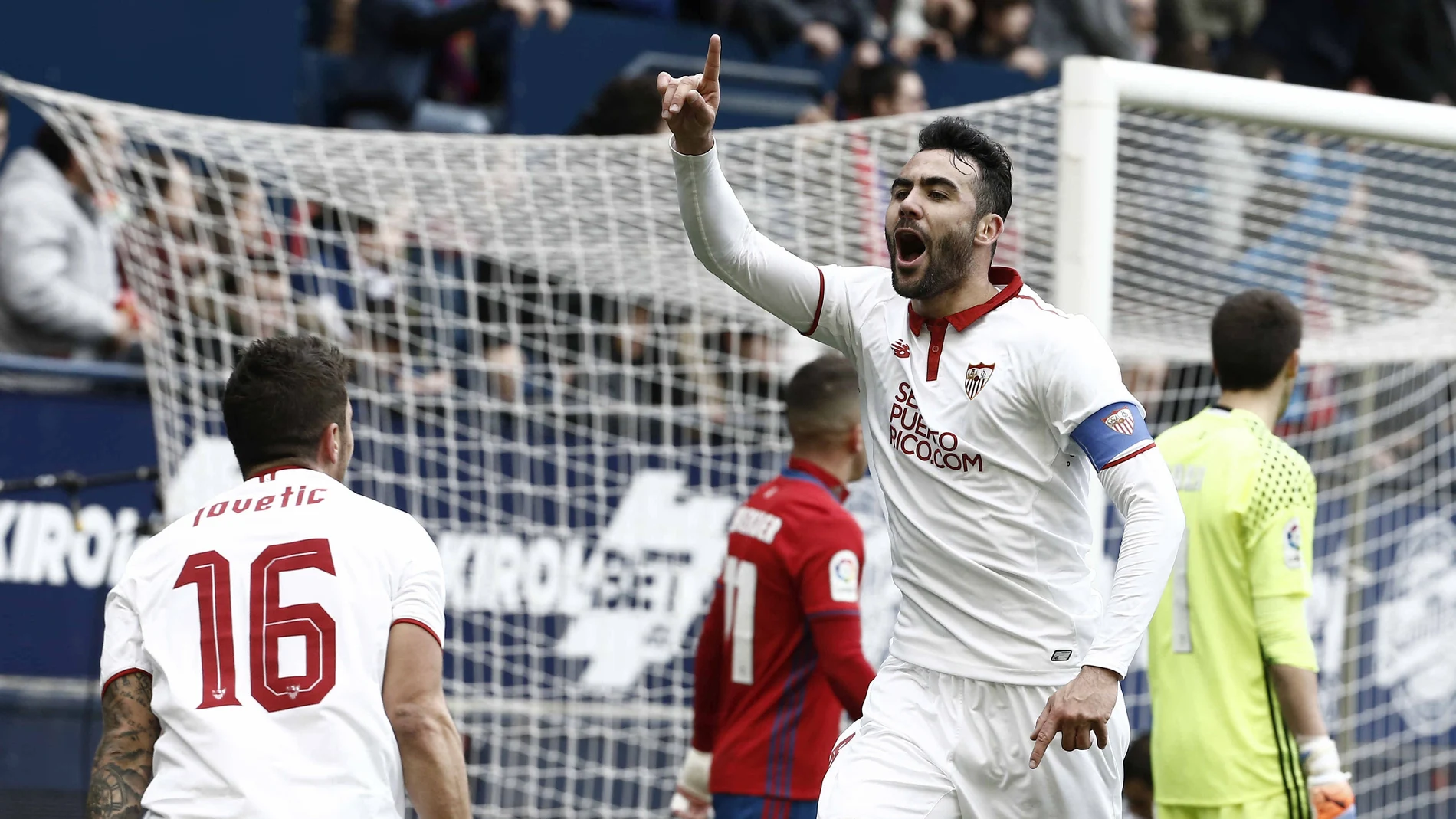 Vicente Iborra celebra uno de sus goles contra Osasuna Vicente Iborra celebra uno de sus goles contra Osasuna