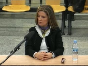 Rosalía Iglesias, mujer de Luis Bárcenas, en el banquillo del juicio a la Gürtel