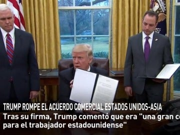 Frame 24.942732 de: Trump firma una orden ejecutiva para sacar a EEUU del Acuerdo Transpacífico (TPP) Frame 24.942732 de: Trump firma una orden ejecutiva para sacar a EEUU del Acuerdo Transpacífico (TPP)