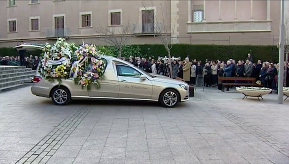 Frame 0.0 de: Más de 700 personas asisten al funeral de los dos agentes rurales asesinados en Lleida