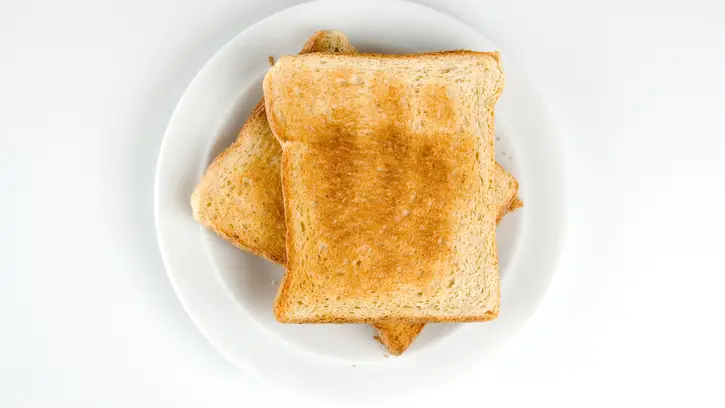 Tostadas doraditas Tostadas doraditas listas para el desayuno