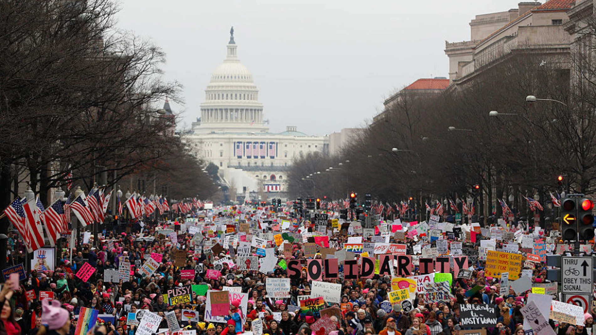 Protestantes durante la 'Marcha de las mujeres' en la Avenida de Pennsylvania en Washington D. C. (EEUU) Protestantes durante la 'Marcha de las mujeres' en la Avenida de Pennsylvania en Washington D. C. (EEUU)
