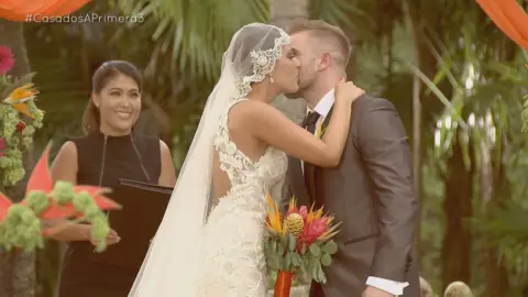 María le hace la cobra a Rafa después del 'sí, quiero' María le hace la cobra a Rafa después del 'sí, quiero'