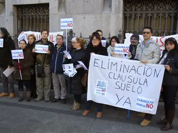 Una concentración de la plataforma de afectados por las cláusulas suelo Una concentración de la plataforma de afectados por las cláusulas suelo