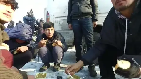 Frame 9.045313 de: ONG croatas denuncian maltrato policial a los refugiados Frame 9.045313 de: ONG croatas denuncian maltrato policial a los refugiados