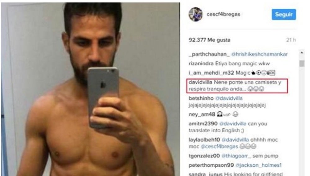 Troleo de David Villa a Cesc Fábregas