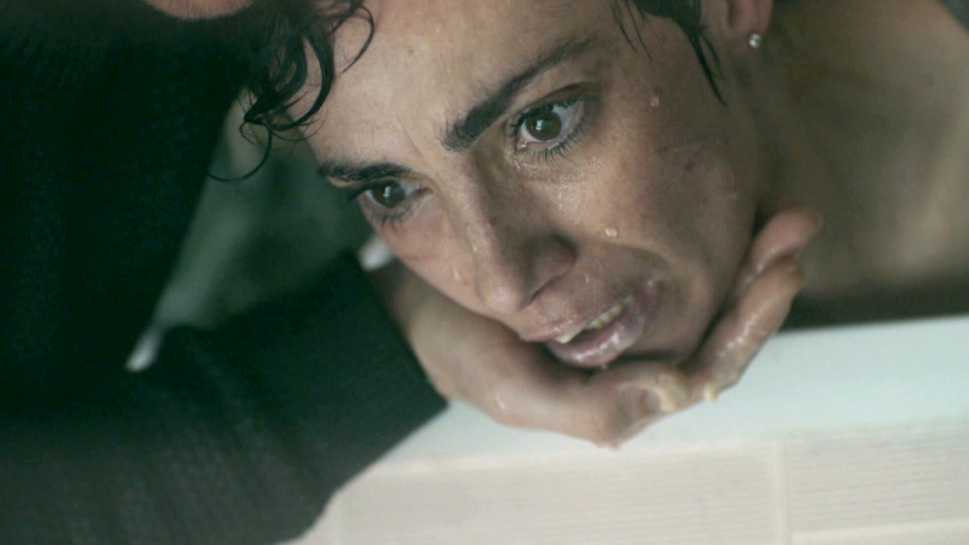 La &uacute;nica pista de &Aacute;lex y Lara en la investigaci&oacute;n al l&iacute;mite del suicidio