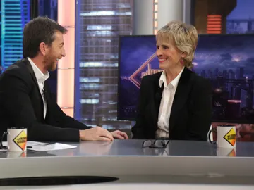 Mercedes Milá saca los clavos de su rodilla en 'El Hormiguero 3.0' Mercedes Milá saca los clavos de su rodilla en 'El Hormiguero 3.0'