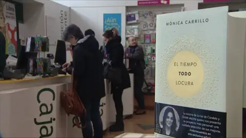 Frame 70.830191 de: Los lectores acogen con ilusión y ganas el nuevo libro de la periodista de Antena3 Noticias Mónica Carrillo Frame 70.830191 de: Los lectores acogen con ilusión y ganas el nuevo libro de la periodista de Antena3 Noticias Mónica Carrillo