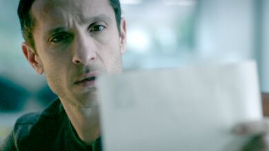 Álex descubre a la enfermera implicada en el caso