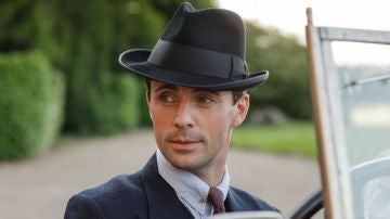 'The Crown' ficha al actor Matthew Goode