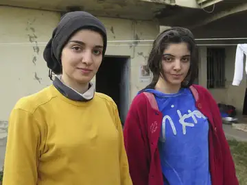 Heba junto a su hermana Yumama Heba junto a su hermana Yumama
