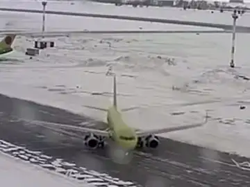 El avión que aterrizó en una pista helada El avión que aterrizó en una pista helada