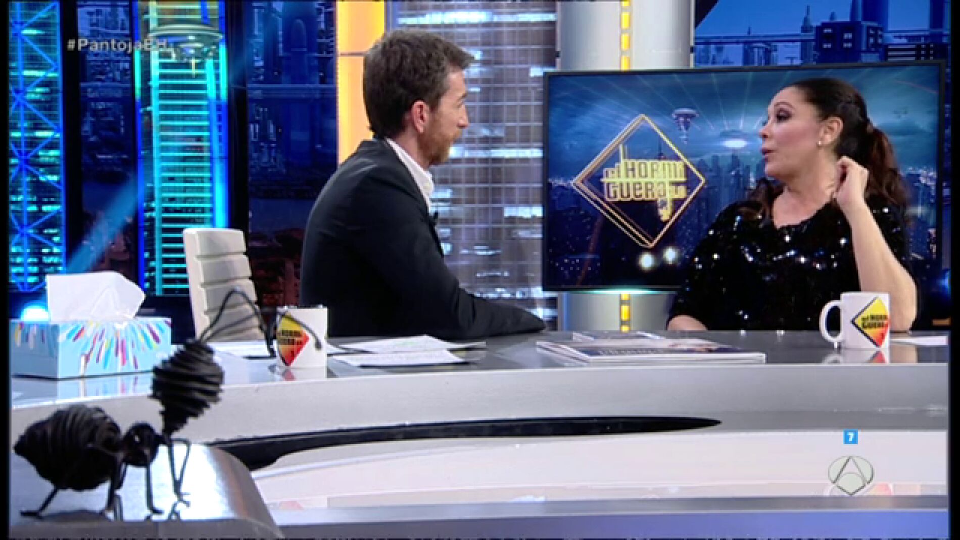 Frame 137.564444 de: Isabel Pantoja: "Aunque me vean fuerte, soy una mujer muy fr&Atilde;&iexcl;gil, pero valiente. No puedo permitirme el lujo de venirme abajo"