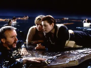 James Cameron con Leonardo DiCaprio y Kate Winslet en 'Titanic' James Cameron con Leonardo DiCaprio y Kate Winslet en 'Titanic'