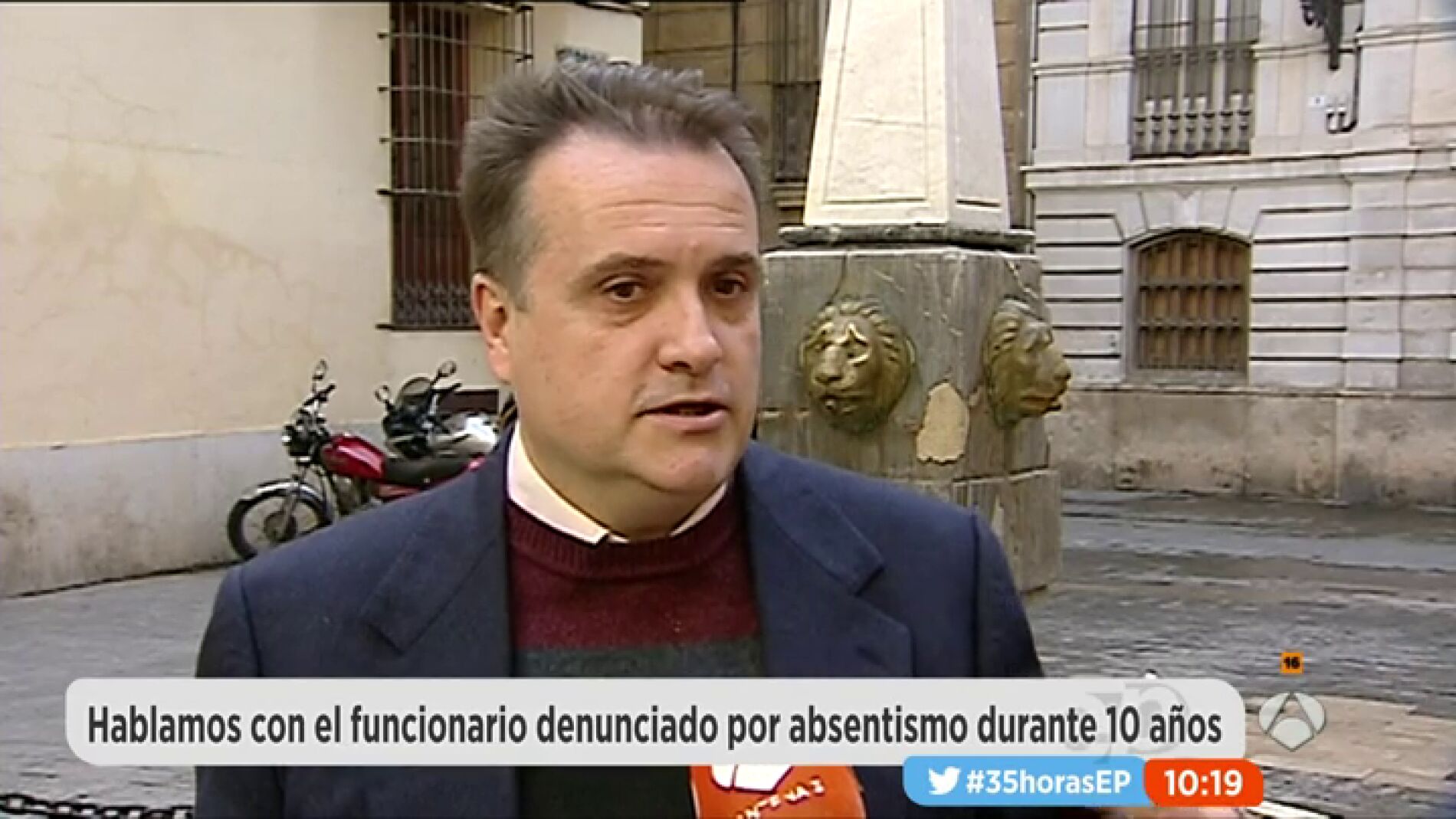 Frame 136.558333 de: funcionario