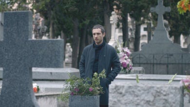 Álex visita la tumba de Rodrigo: “Solo quiero que tu corazón descanse en paz”