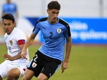 Santiago Ignacio Bueno, en un partido de la Sub' 20 con Uruguay