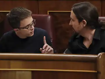 Pablo Iglesias e Íñigo Errejón durante el pleno del Congreso de los Diputados Pablo Iglesias e Íñigo Errejón durante el pleno del Congreso de los Diputados