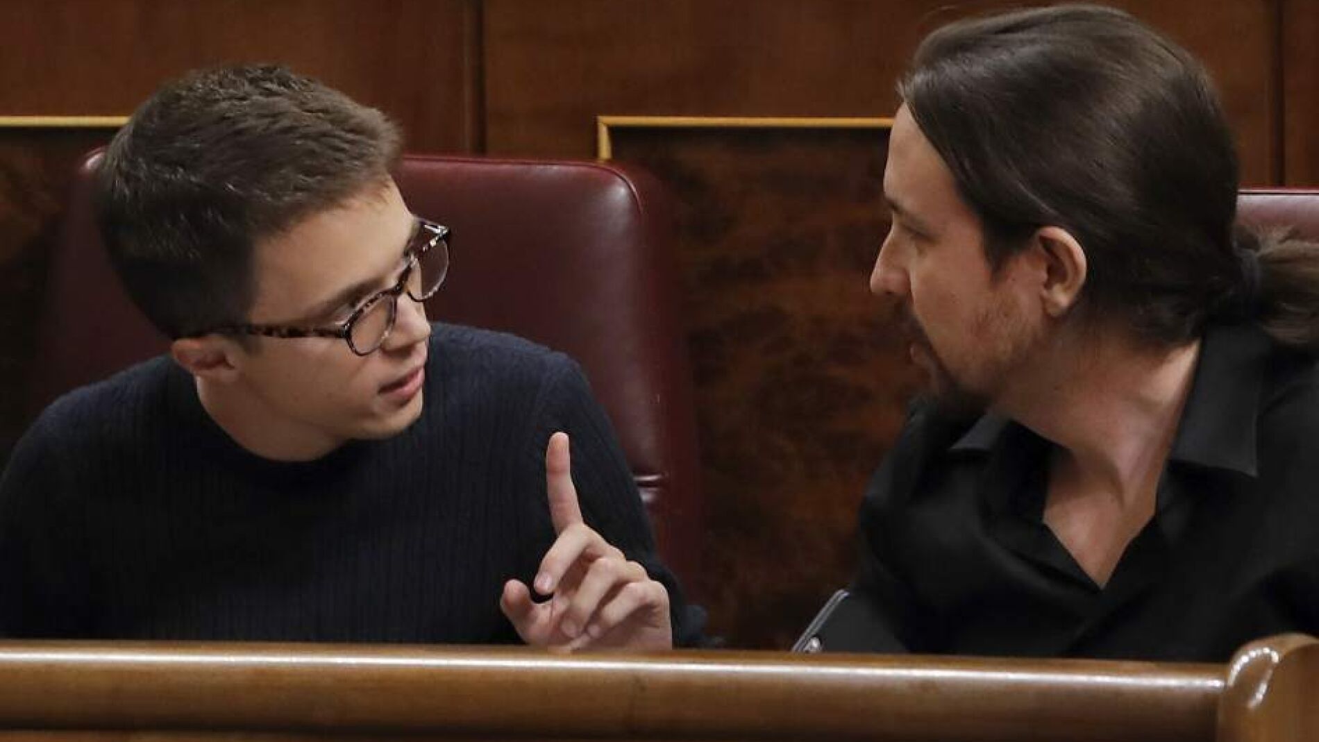 Pablo Iglesias e &Iacute;&ntilde;igo Errej&oacute;n durante el pleno del Congreso de los Diputados