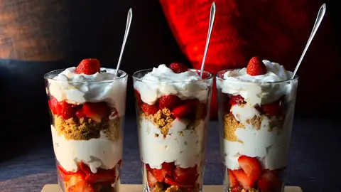 Postre saludable de fresas y crema Postre saludable de fresas y crema