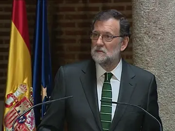 Frame 26.311876 de: Rajoy: "Fue una persona buena y decente y la hecho de menos" Frame 26.311876 de: Rajoy: "Fue una persona buena y decente y la hecho de menos"